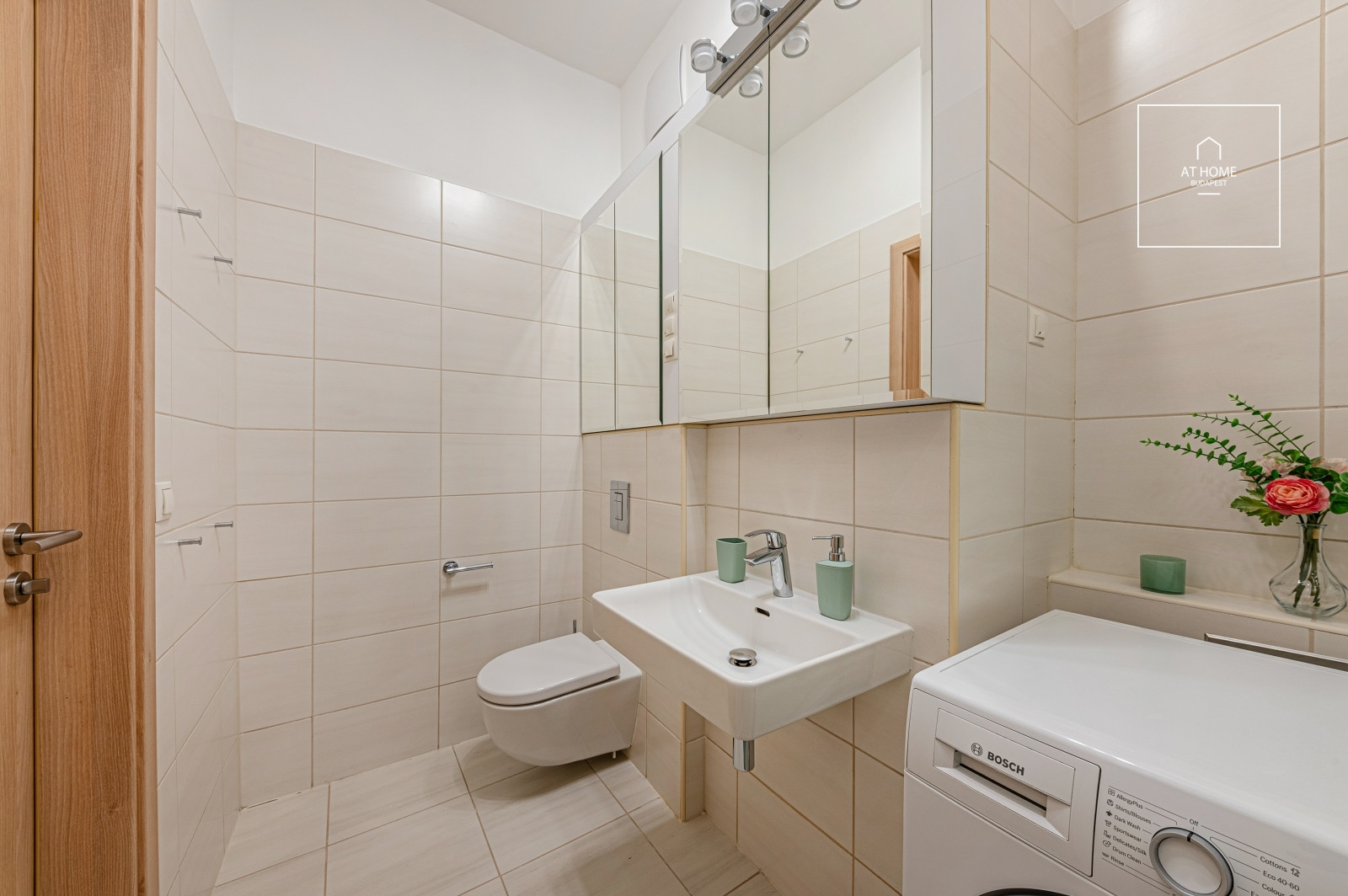 Furnished panoramic apartment with terrace and parking space at Budapart