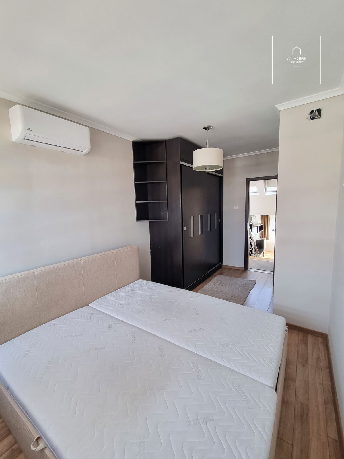 Renovated split-level apartment with 2 bedrooms in District II