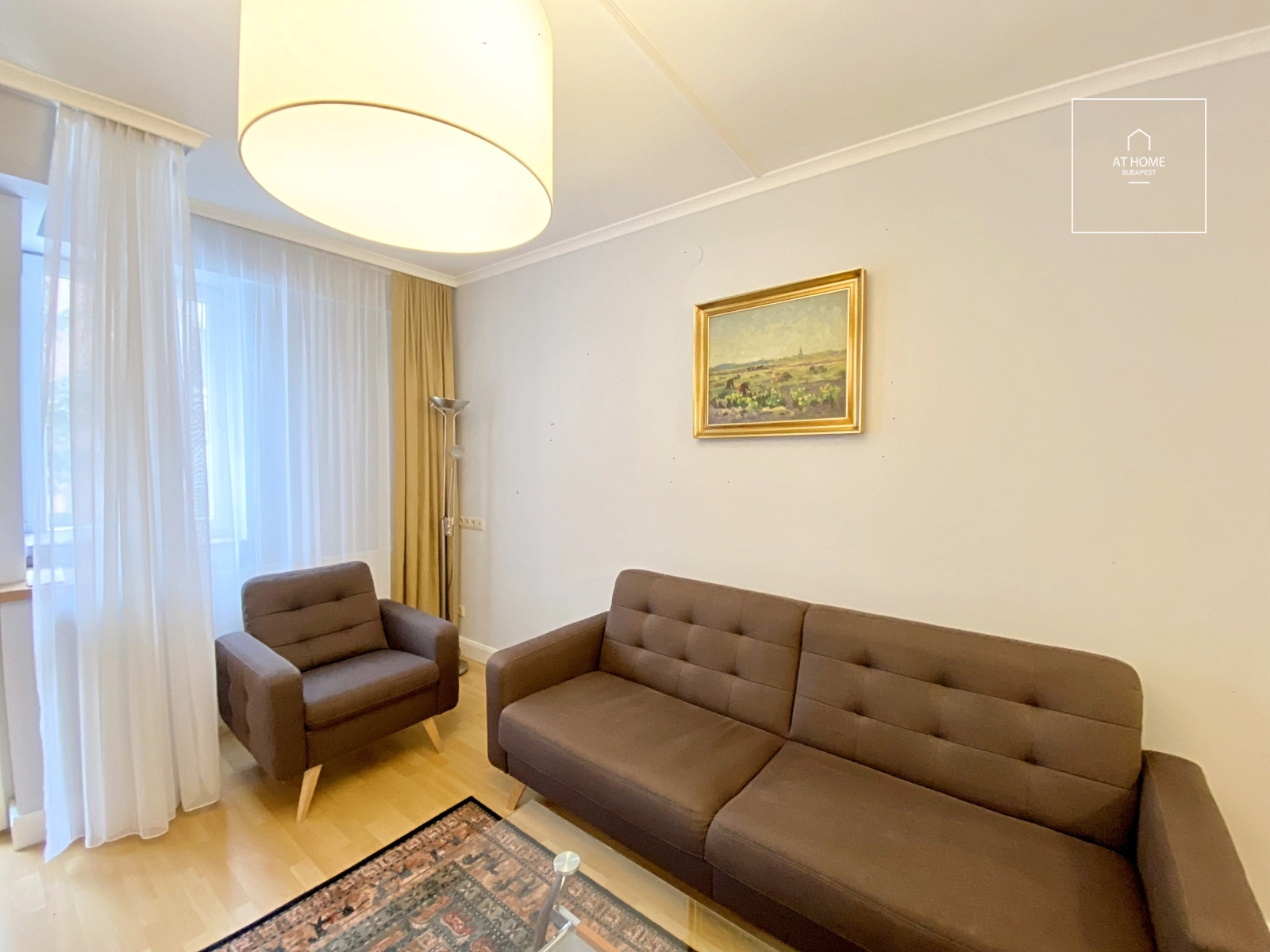 43nm-es egy hálószobás lakás erkéllyel az I. kerületben, a Citadella alatt