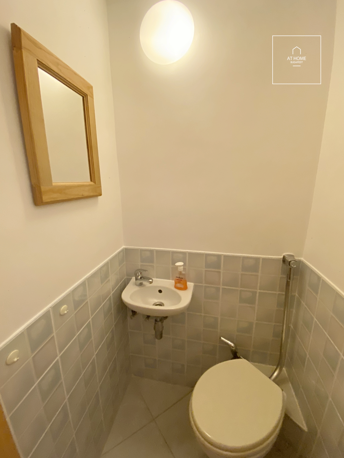 43 sqm one-bedroom apartment with a balcony in the 1st district, at the foot of the Citadella