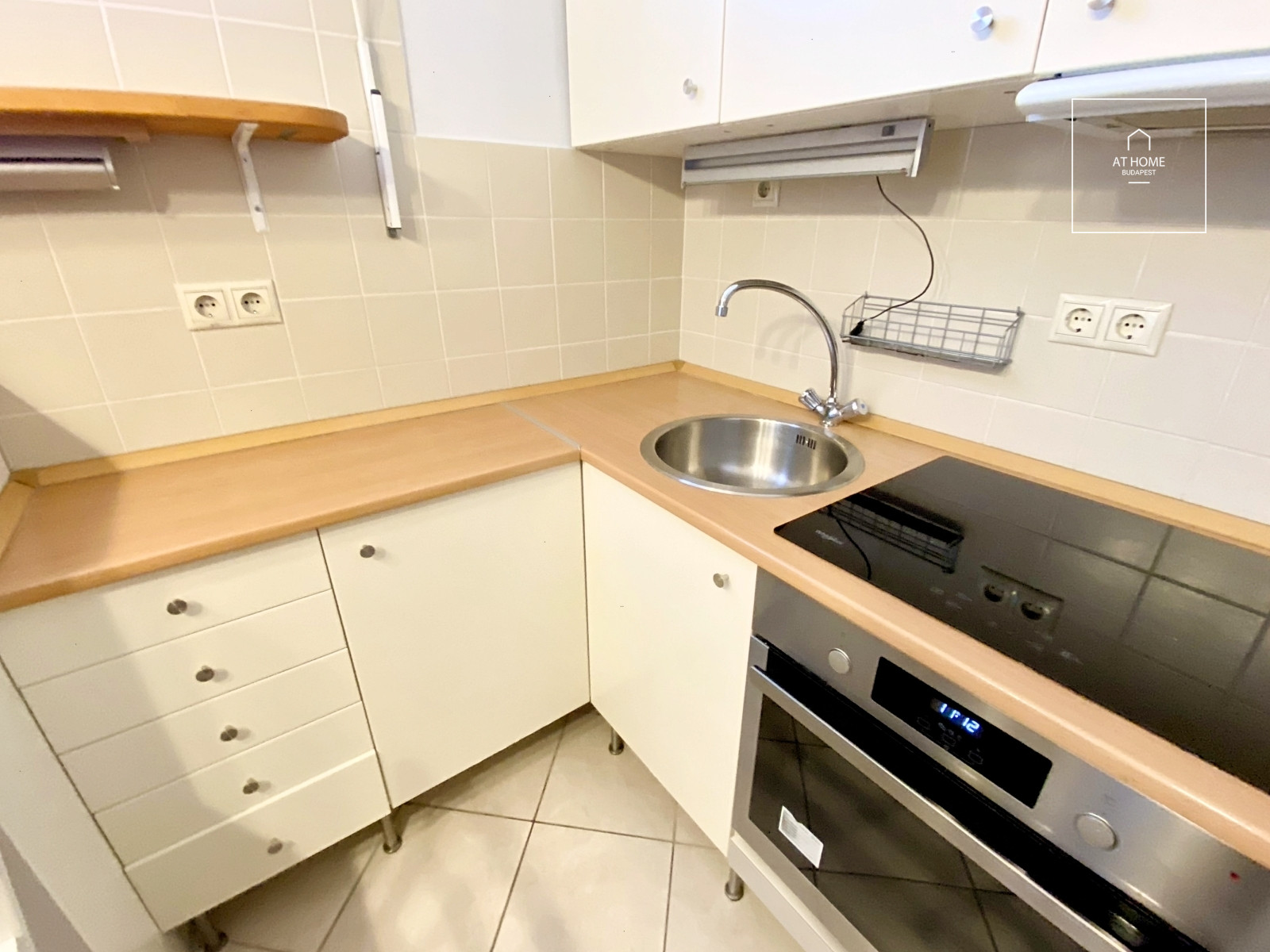 43 sqm one-bedroom apartment with a balcony in the 1st district, at the foot of the Citadella