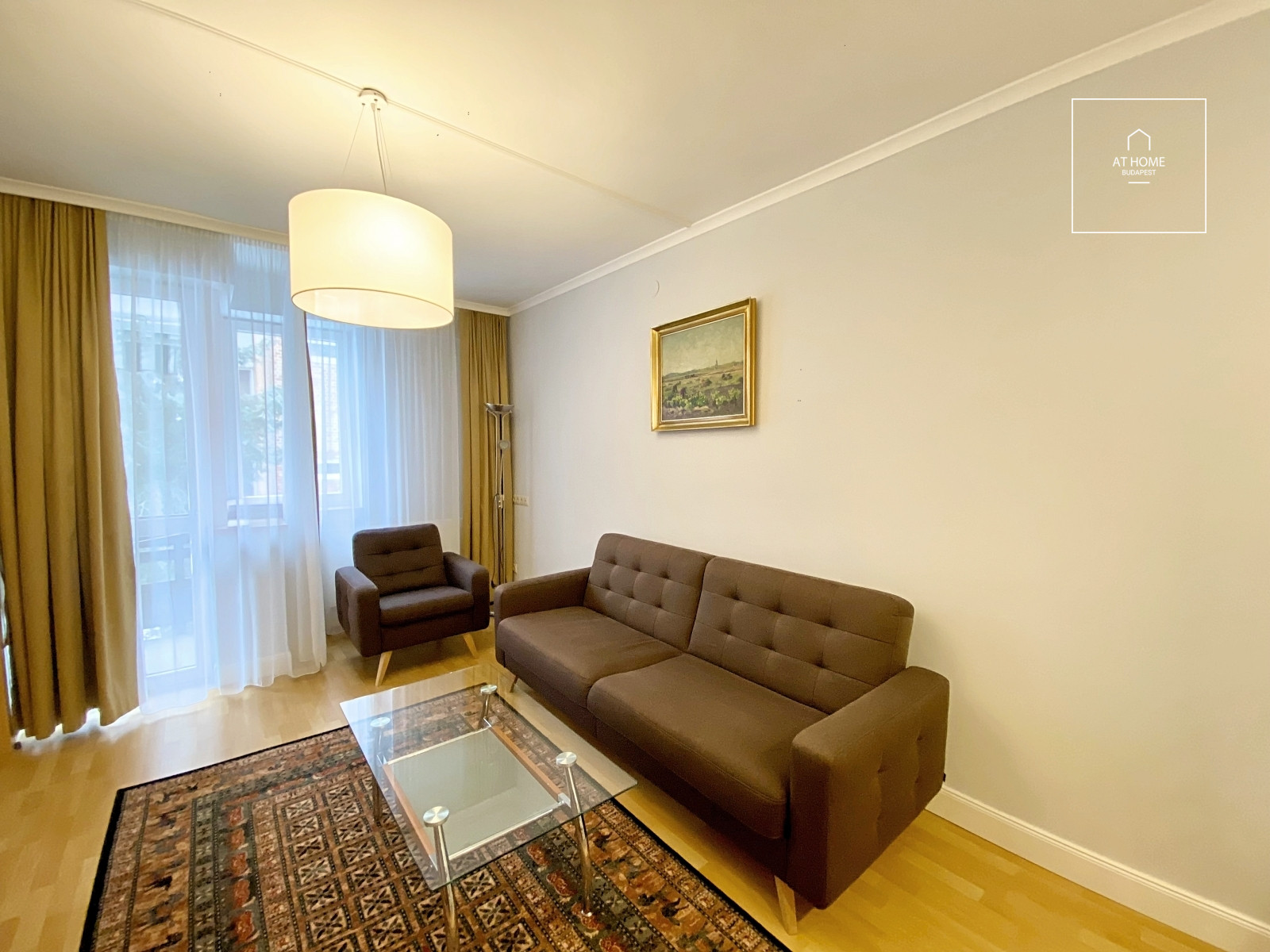 43 sqm one-bedroom apartment with a balcony in the 1st district, at the foot of the Citadella