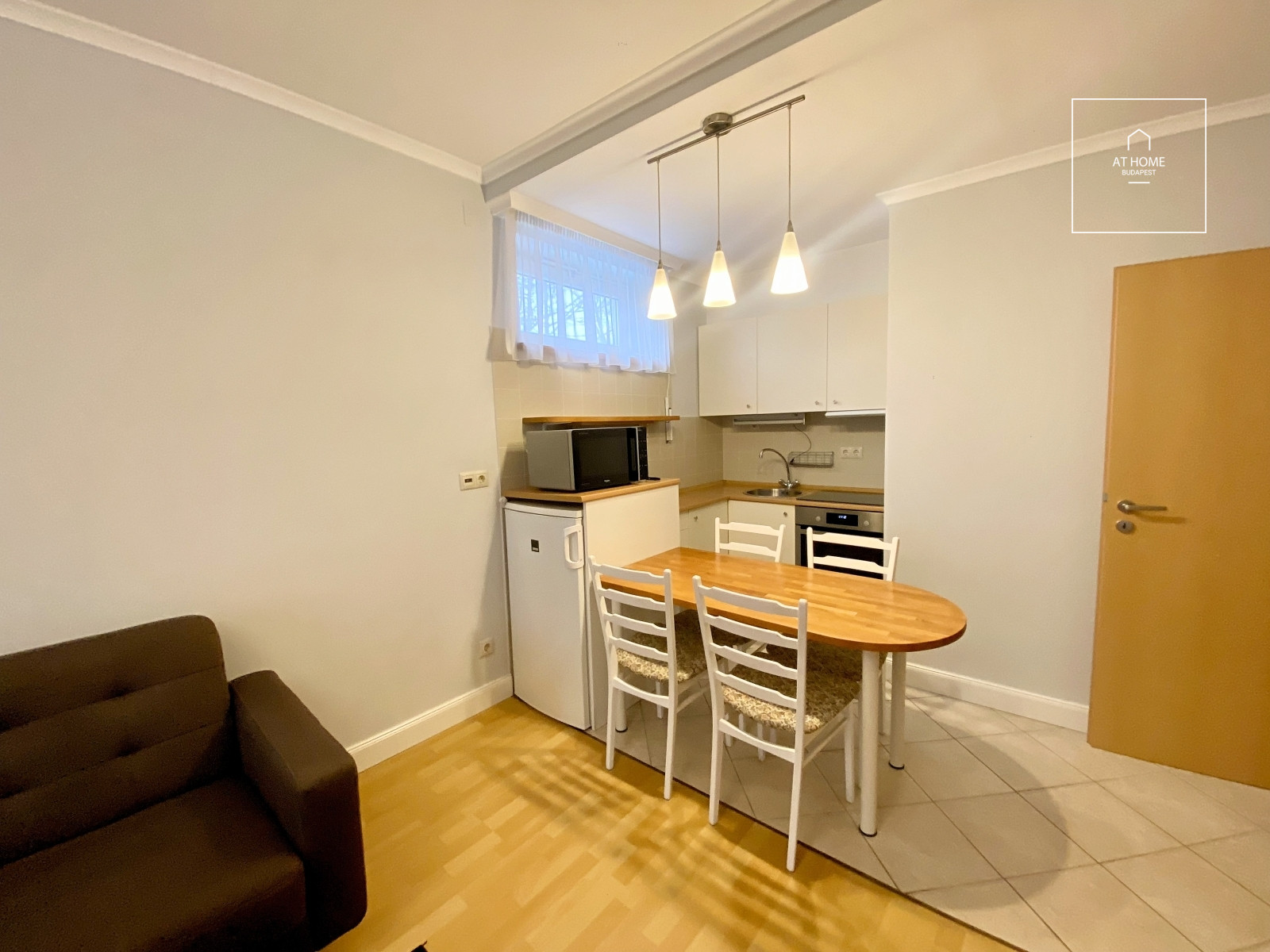43 sqm one-bedroom apartment with a balcony in the 1st district, at the foot of the Citadella