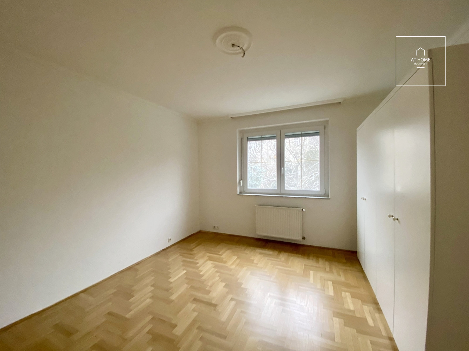 Renovated 136 sqm apartment with 3 bedrooms and a 14 sqm terrace in the 2nd district of Budapest