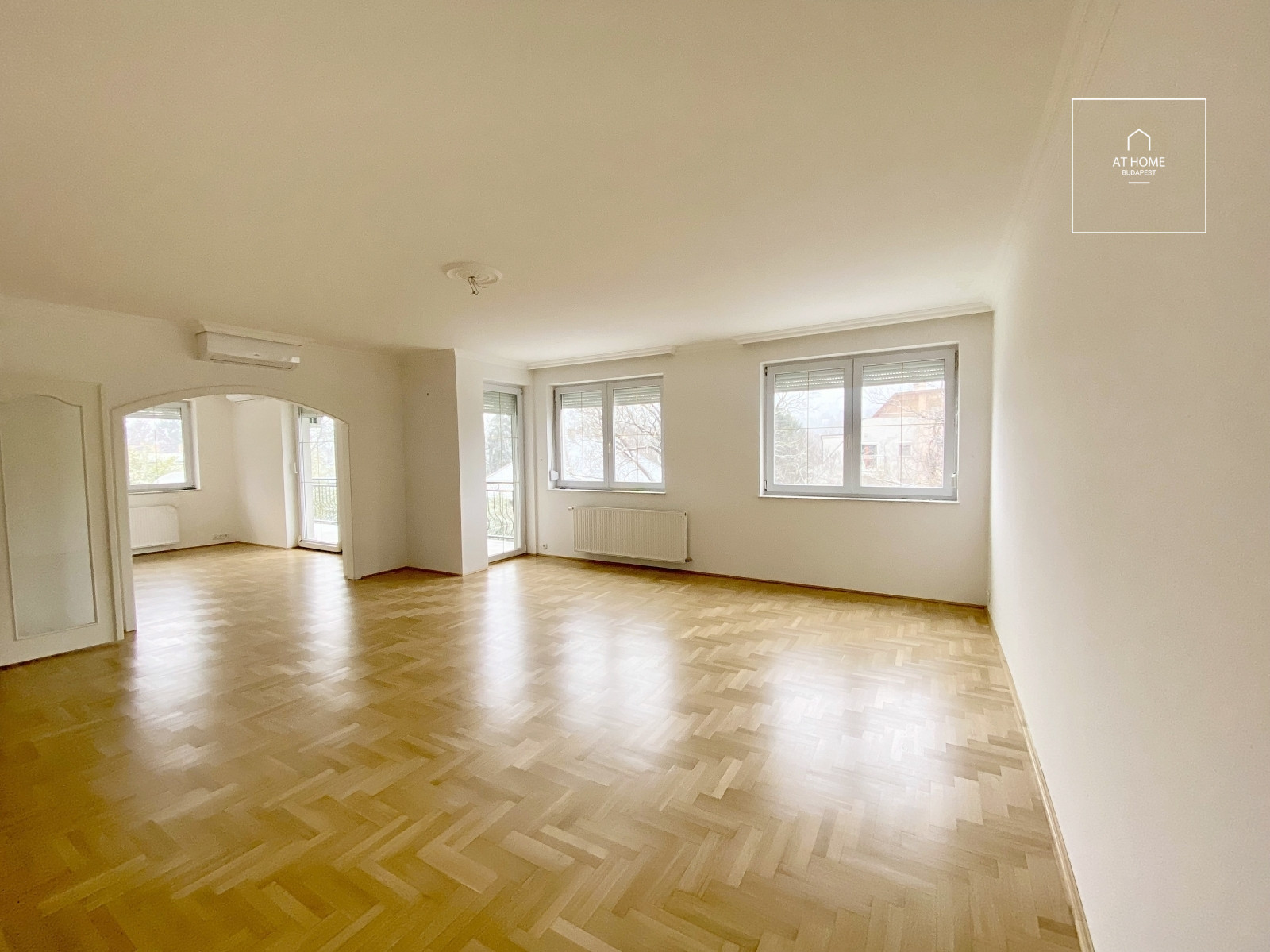 Renovated 136 sqm apartment with 3 bedrooms and a 14 sqm terrace in the 2nd district of Budapest