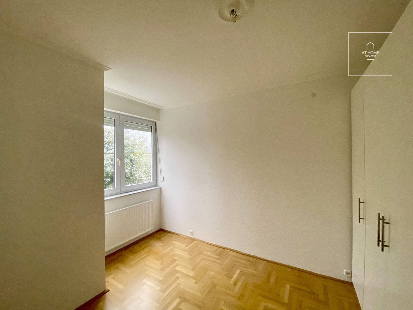 Renovated 136 sqm apartment with 3 bedrooms and a 14 sqm terrace in the 2nd district of Budapest