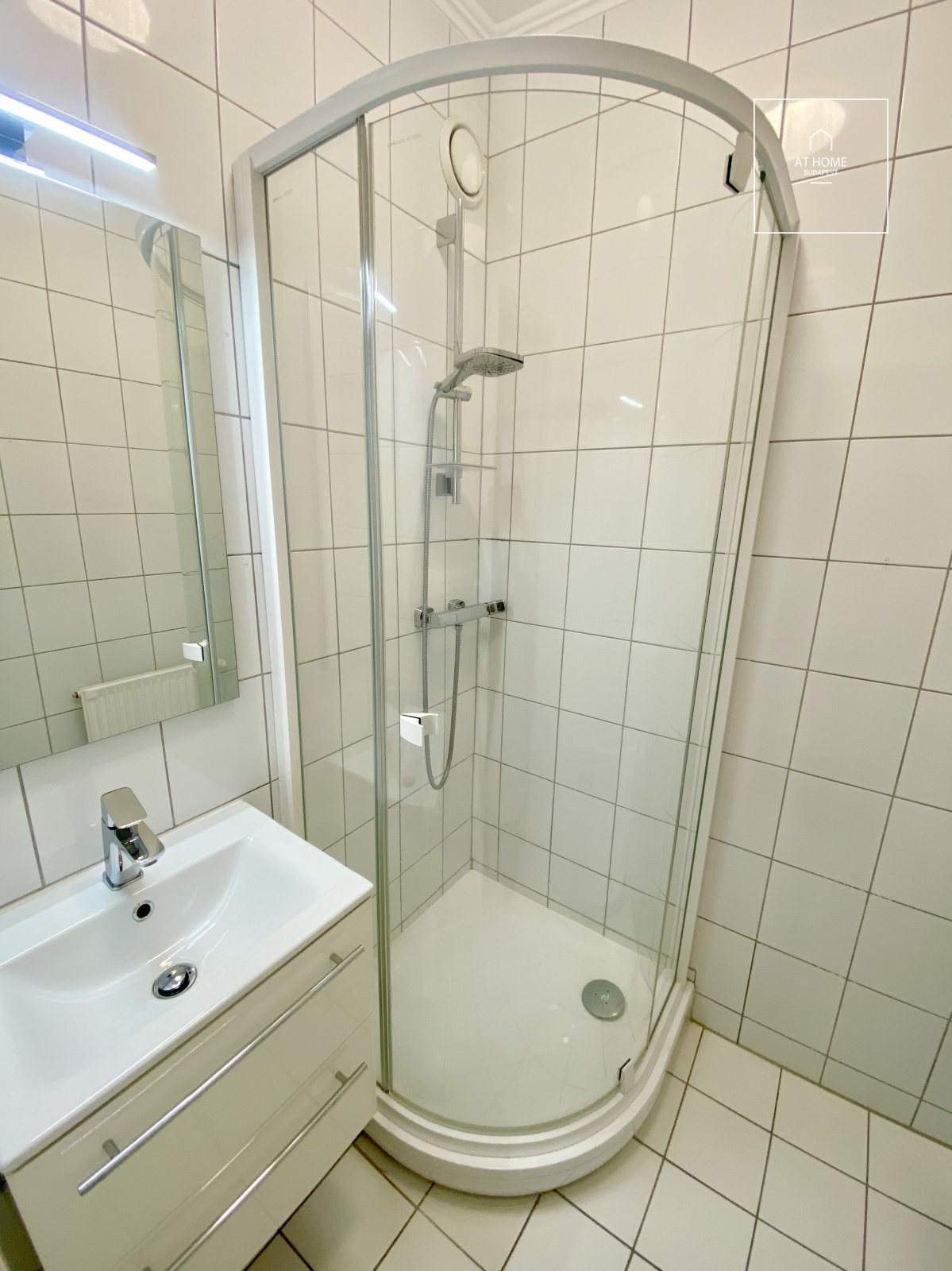 Renovated 136 sqm apartment with 3 bedrooms and a 14 sqm terrace in the 2nd district of Budapest