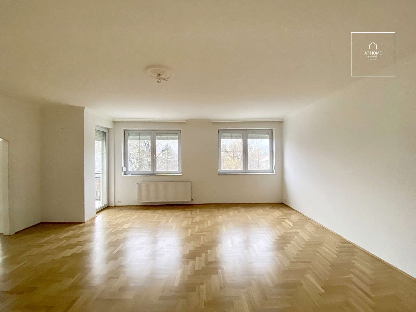 Renovated 136 sqm apartment with 3 bedrooms and a 14 sqm terrace in the 2nd district of Budapest