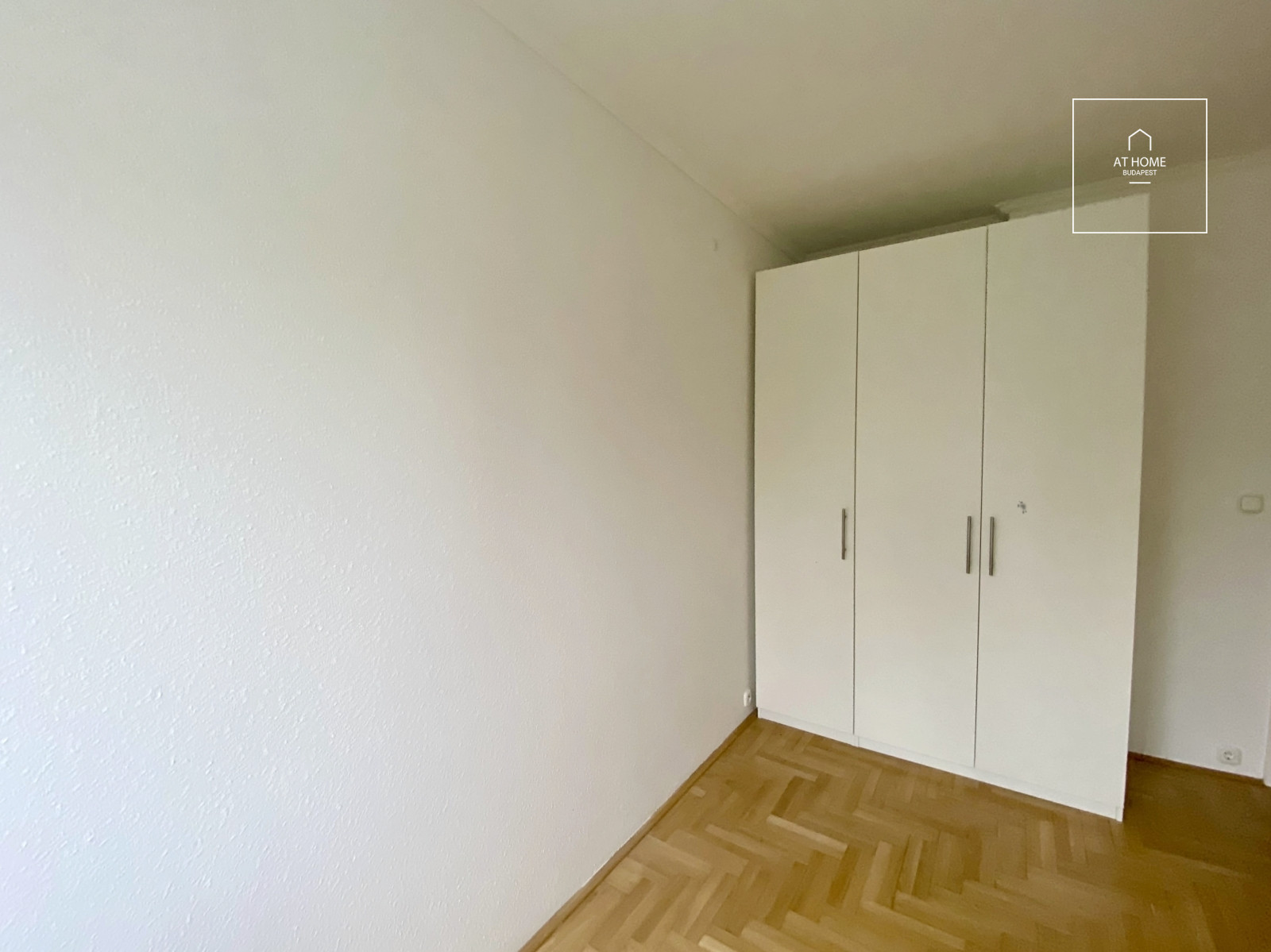 Renovated 136 sqm apartment with 3 bedrooms and a 14 sqm terrace in the 2nd district of Budapest