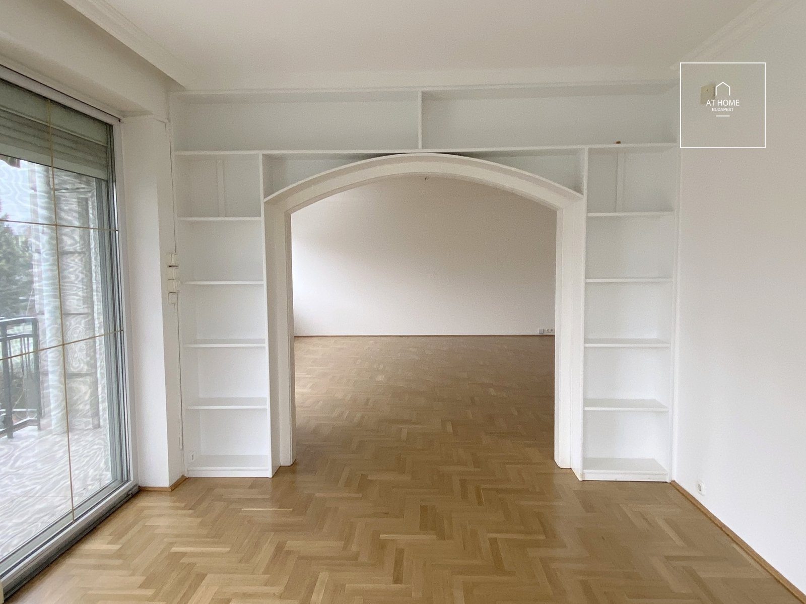 Renovated 136 sqm apartment with 3 bedrooms and a 14 sqm terrace in the 2nd district of Budapest