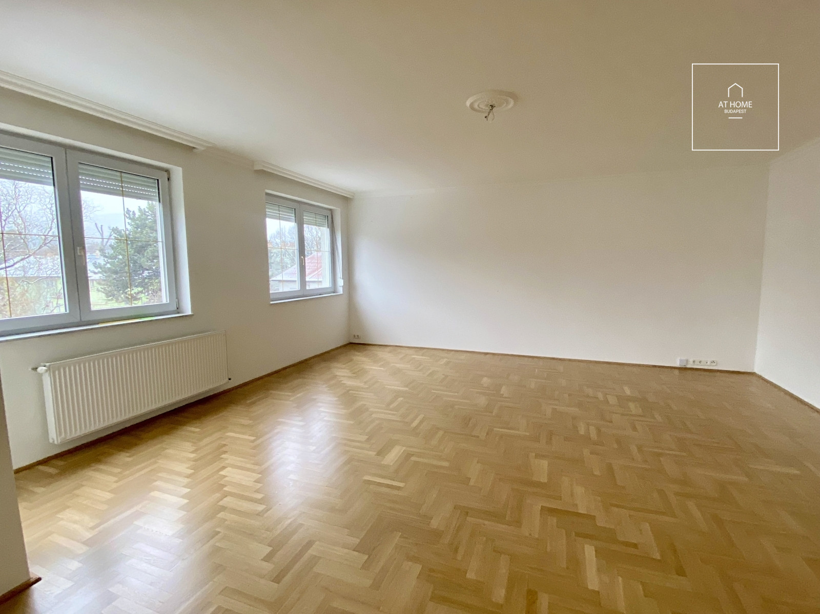 Renovated 136 sqm apartment with 3 bedrooms and a 14 sqm terrace in the 2nd district of Budapest