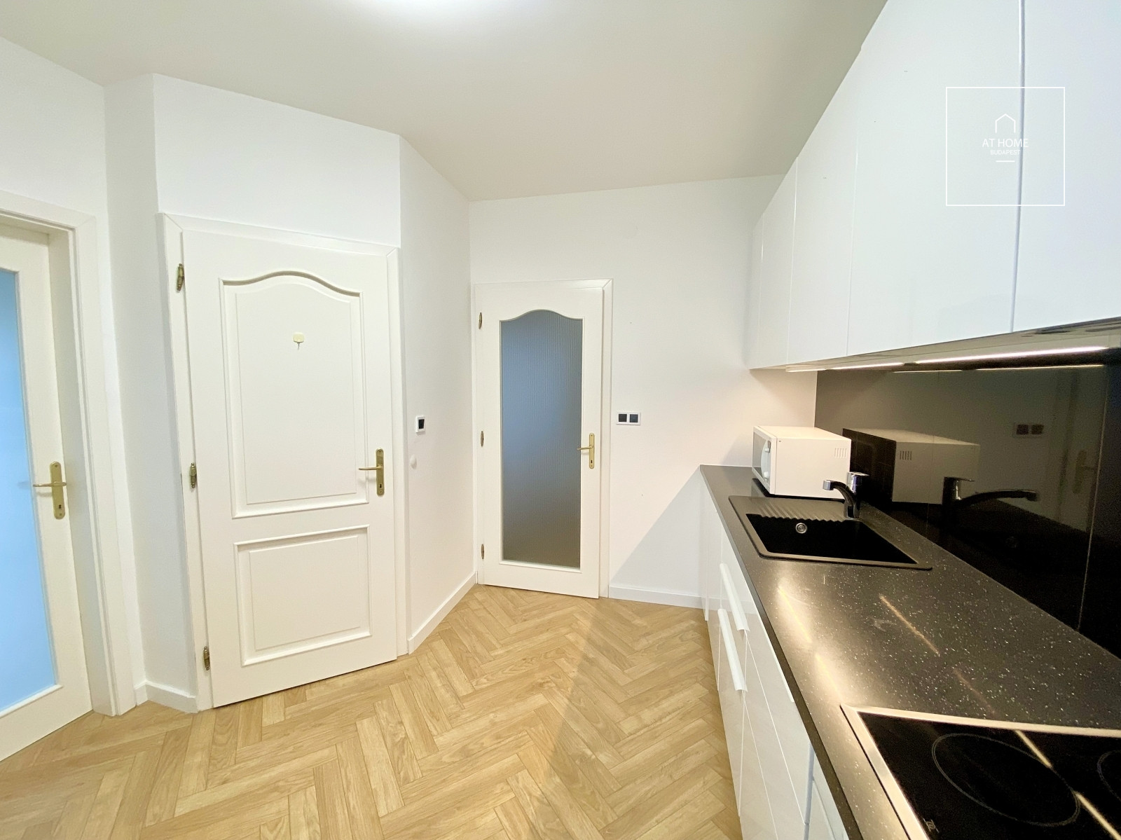 Renovated 136 sqm apartment with 3 bedrooms and a 14 sqm terrace in the 2nd district of Budapest