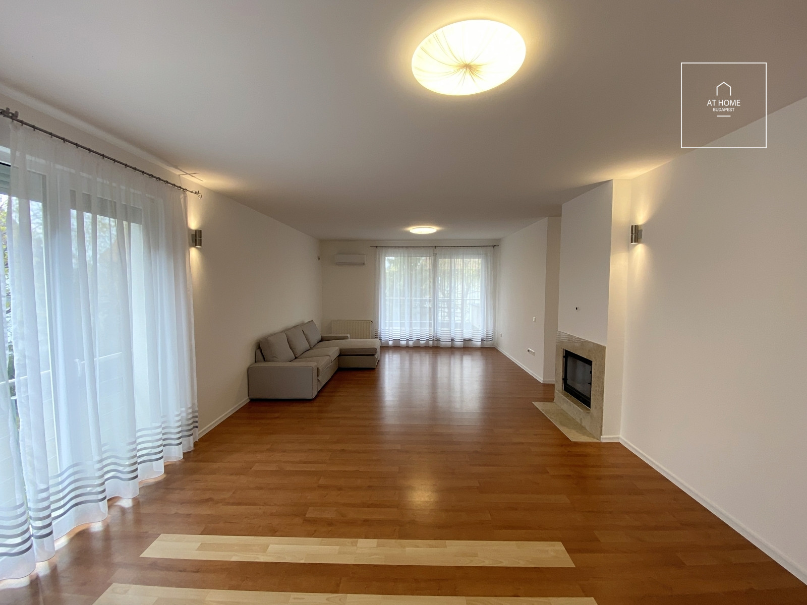Panoramic 140 sqm apartment with two terraces and three bedrooms in Budapest’s 2nd district