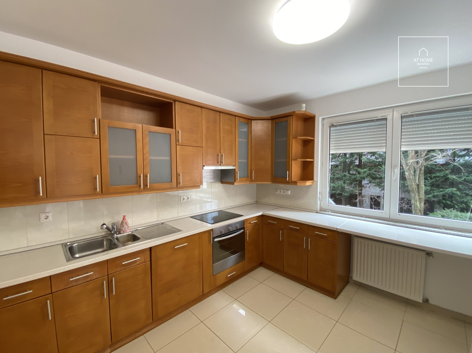 Panoramic 140 sqm apartment with two terraces and three bedrooms in Budapest’s 2nd district