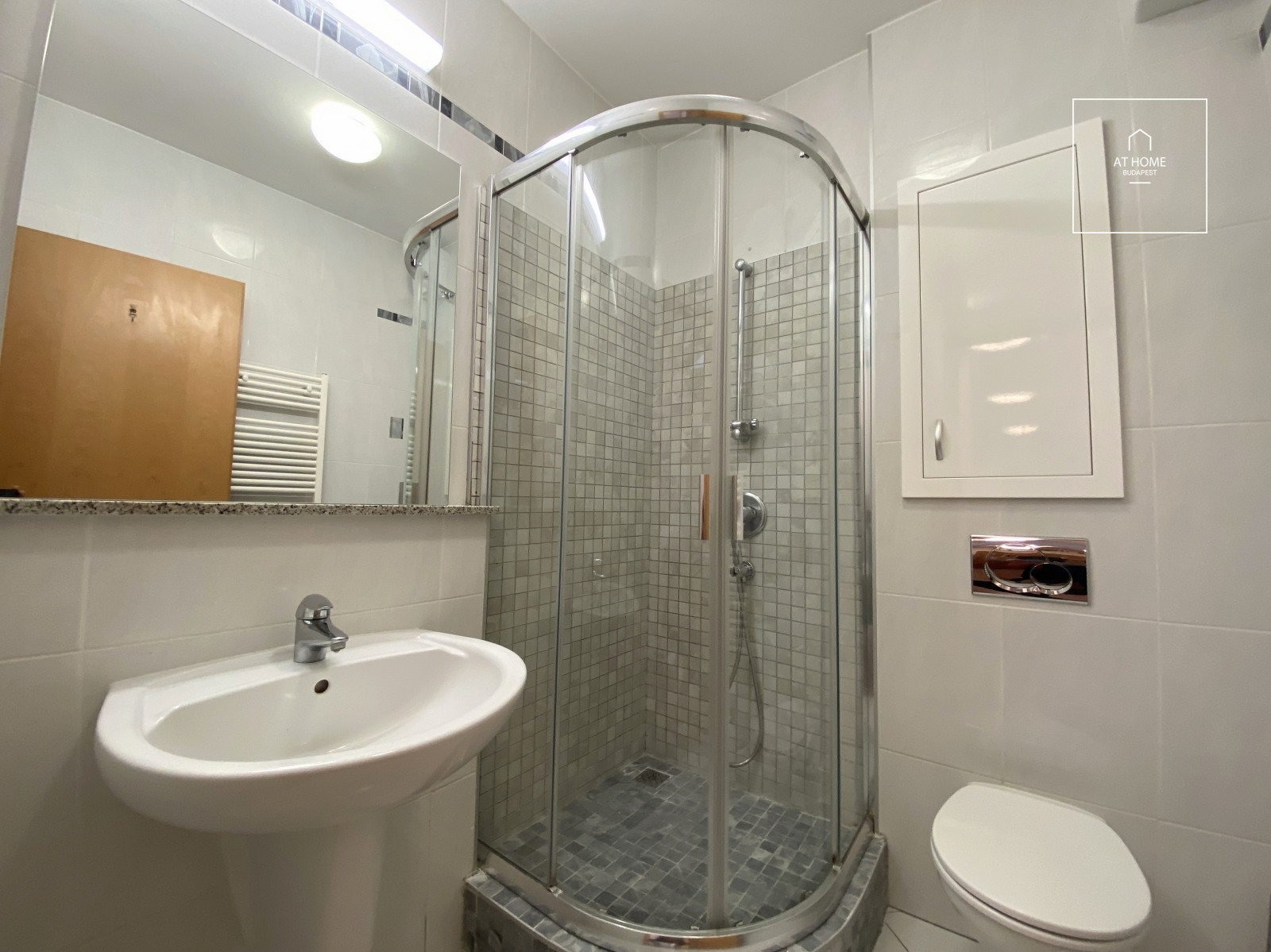 Panoramic 140 sqm apartment with two terraces and three bedrooms in Budapest’s 2nd district