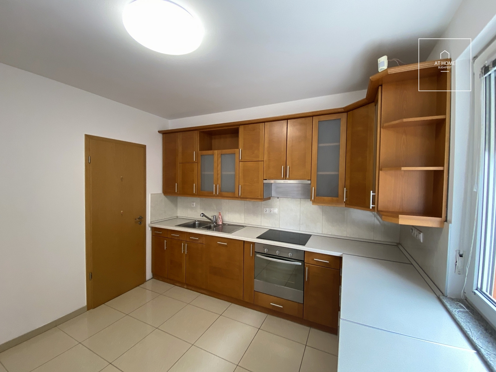 Panoramic 140 sqm apartment with two terraces and three bedrooms in Budapest’s 2nd district