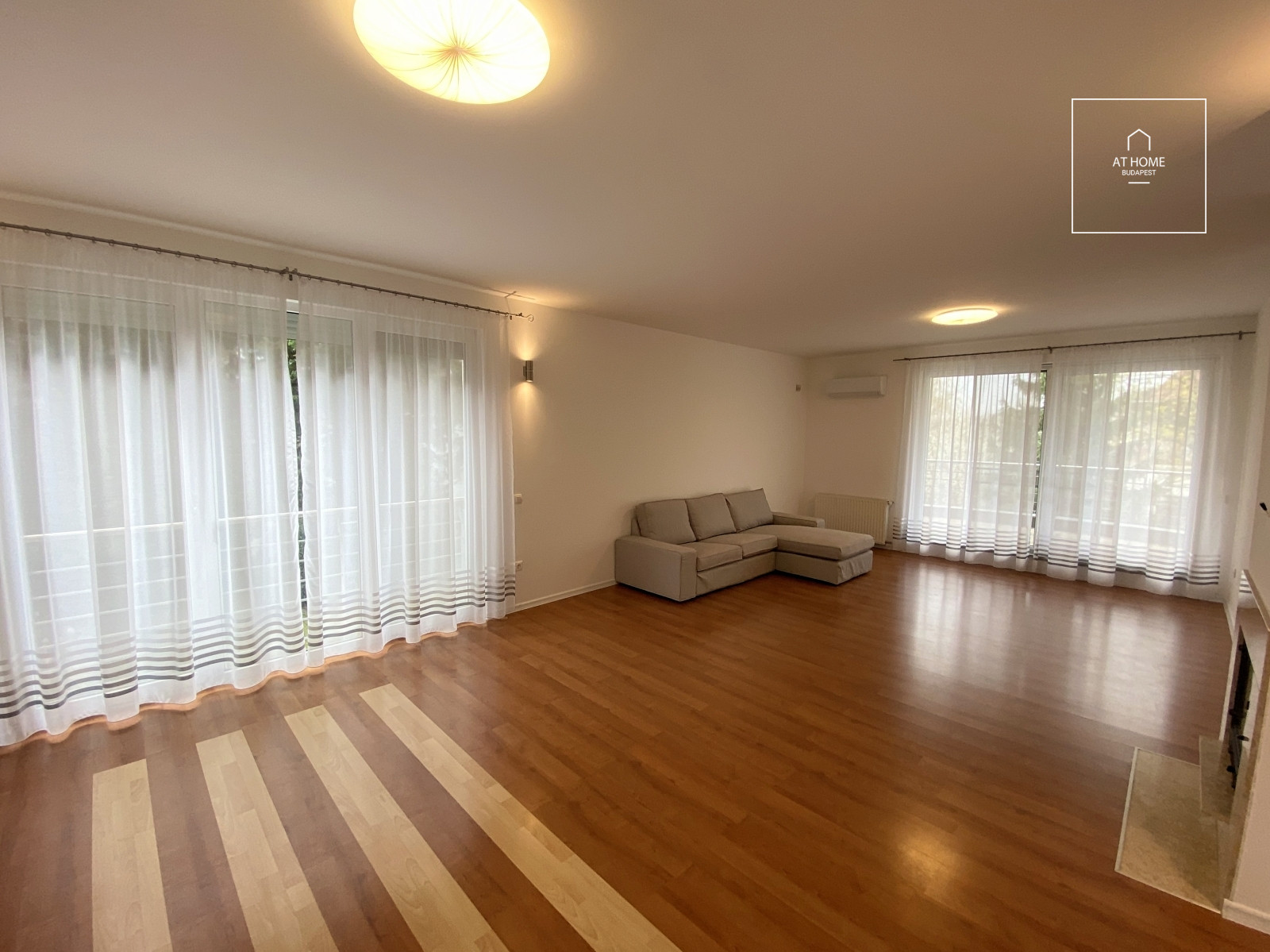 Panoramic 140 sqm apartment with two terraces and three bedrooms in Budapest’s 2nd district