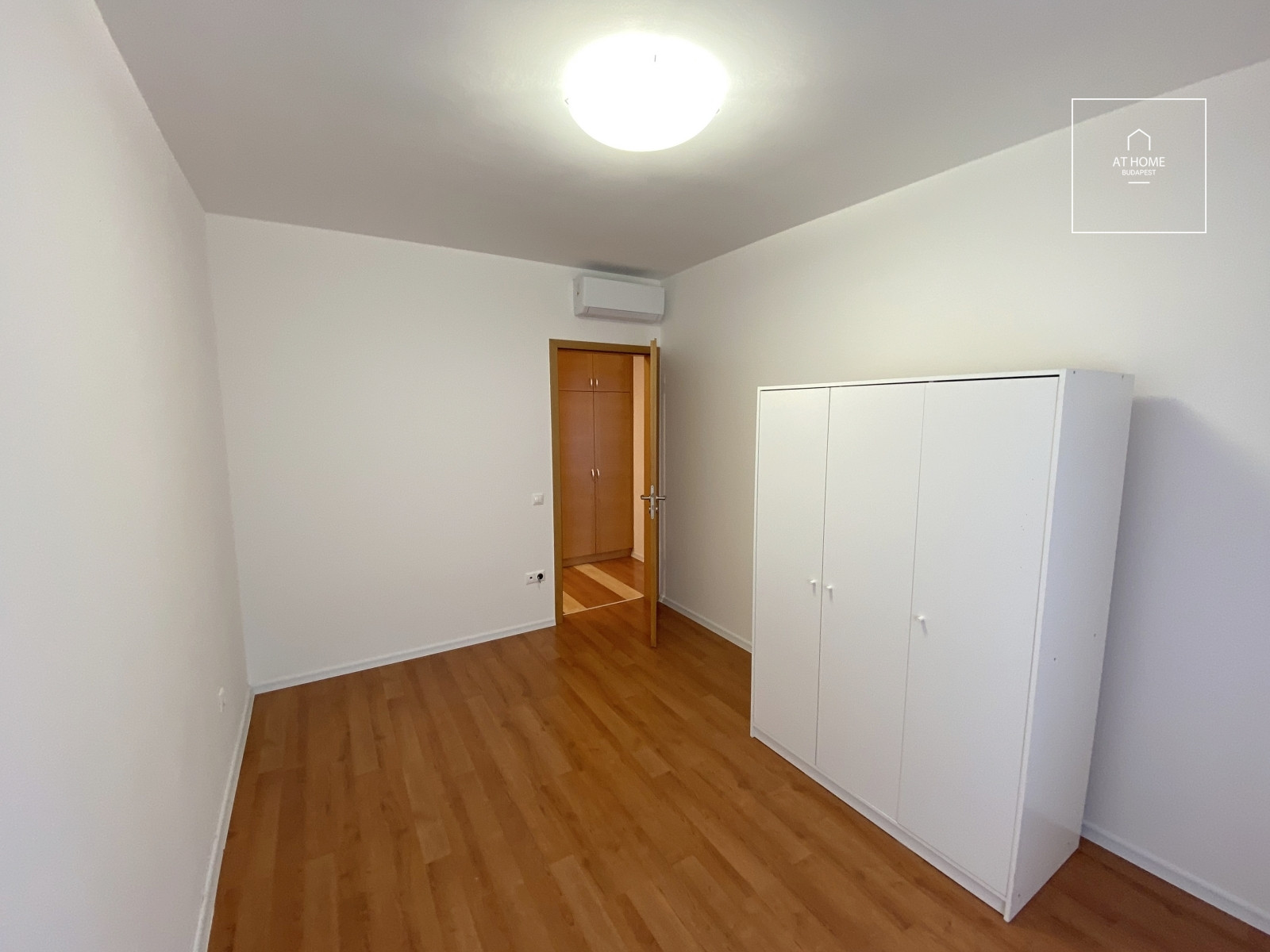 Panoramic 140 sqm apartment with two terraces and three bedrooms in Budapest’s 2nd district