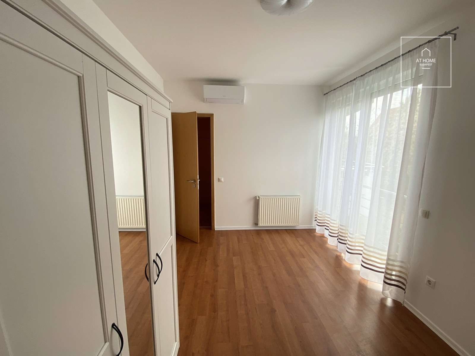 Panoramic 140 sqm apartment with two terraces and three bedrooms in Budapest’s 2nd district