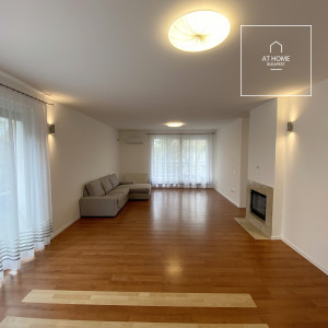 Panoramic 140 sqm apartment with two terraces and three bedrooms in Budapest’s 2nd district