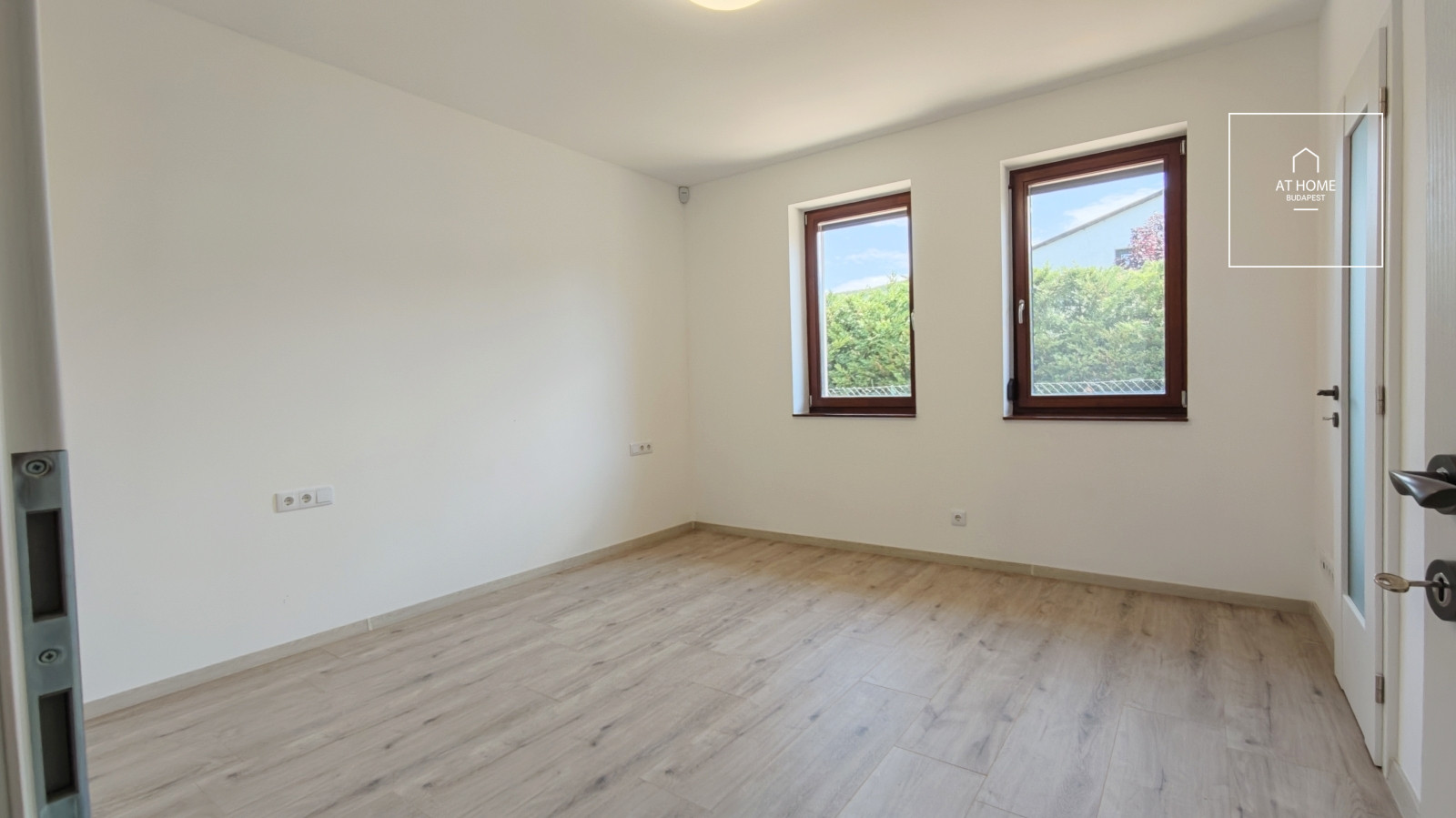 Newly built family house with 3 bedrooms and two garage spaces in Telki