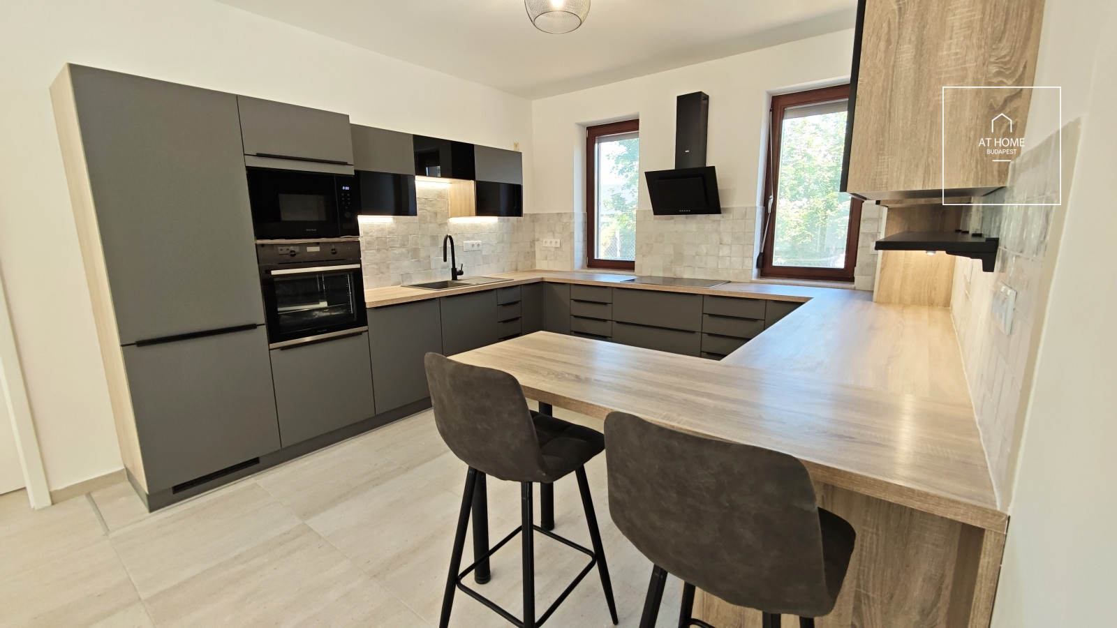 Newly built family house with 3 bedrooms and two garage spaces in Telki