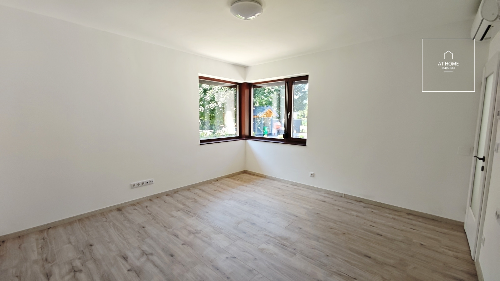 Newly built family house with 3 bedrooms and two garage spaces in Telki
