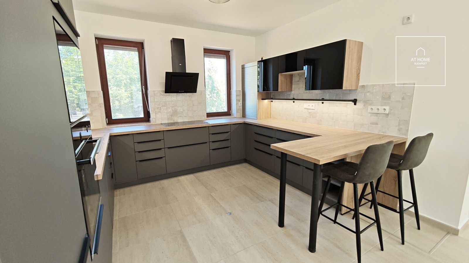 Newly built family house with 3 bedrooms and two garage spaces in Telki