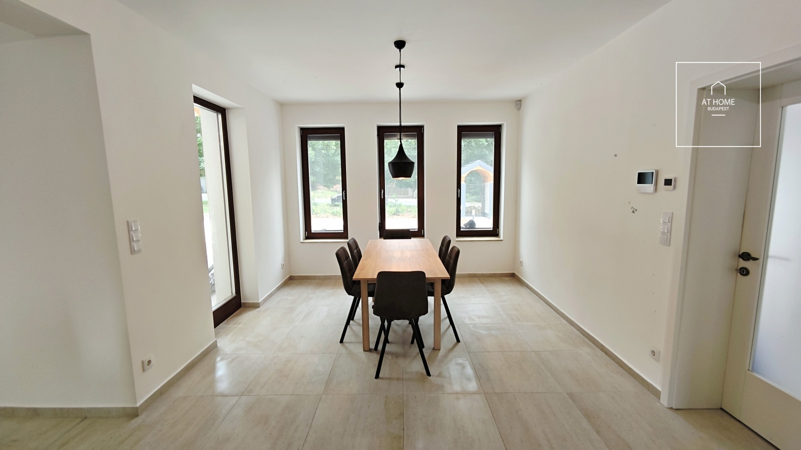 Newly built family house with 3 bedrooms and two garage spaces in Telki