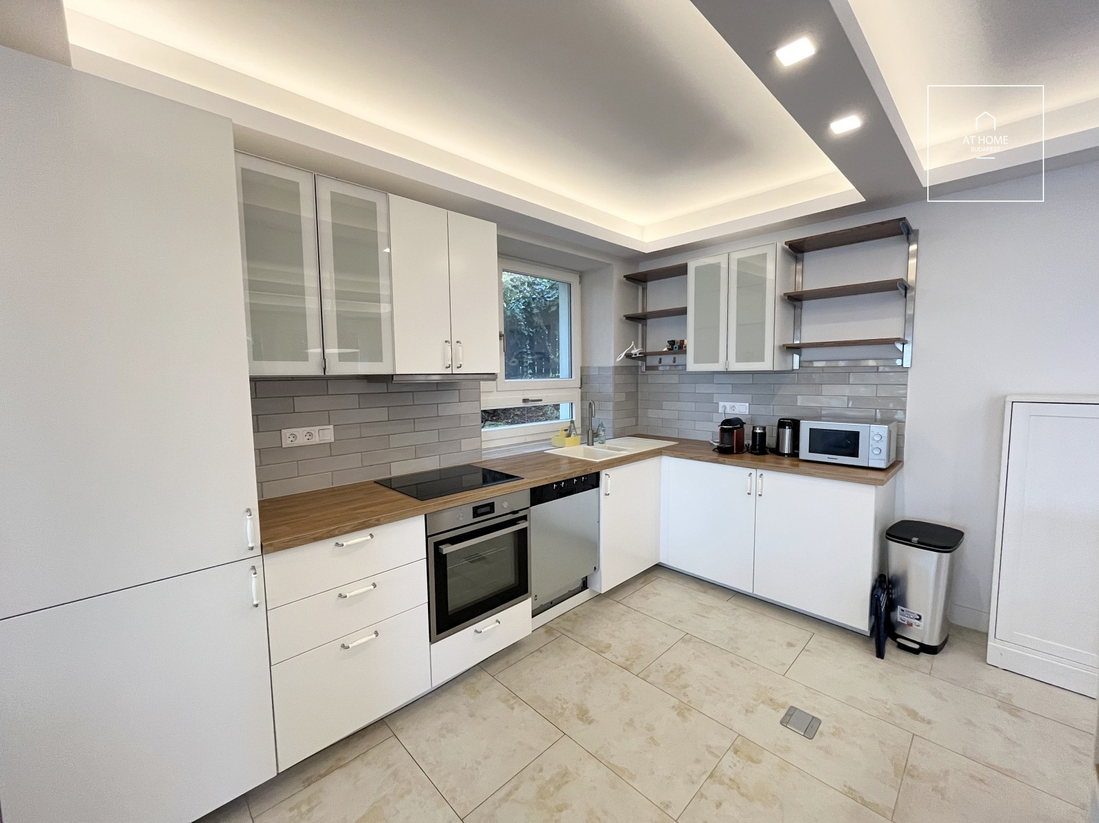 Luxury apartment with 3 bedrooms, a terrace, and a private garden in District XII