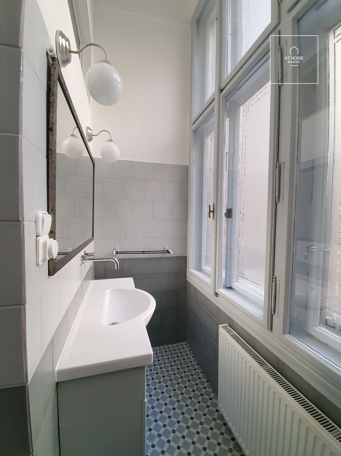 Renovated 202 sqm, 4-bedroom apartment with a terrace near Szabadság Square