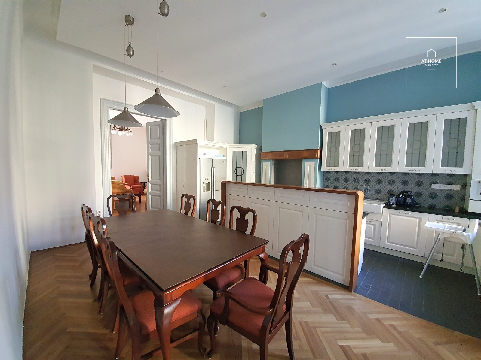 Renovated 202 sqm, 4-bedroom apartment with a terrace near Szabadság Square