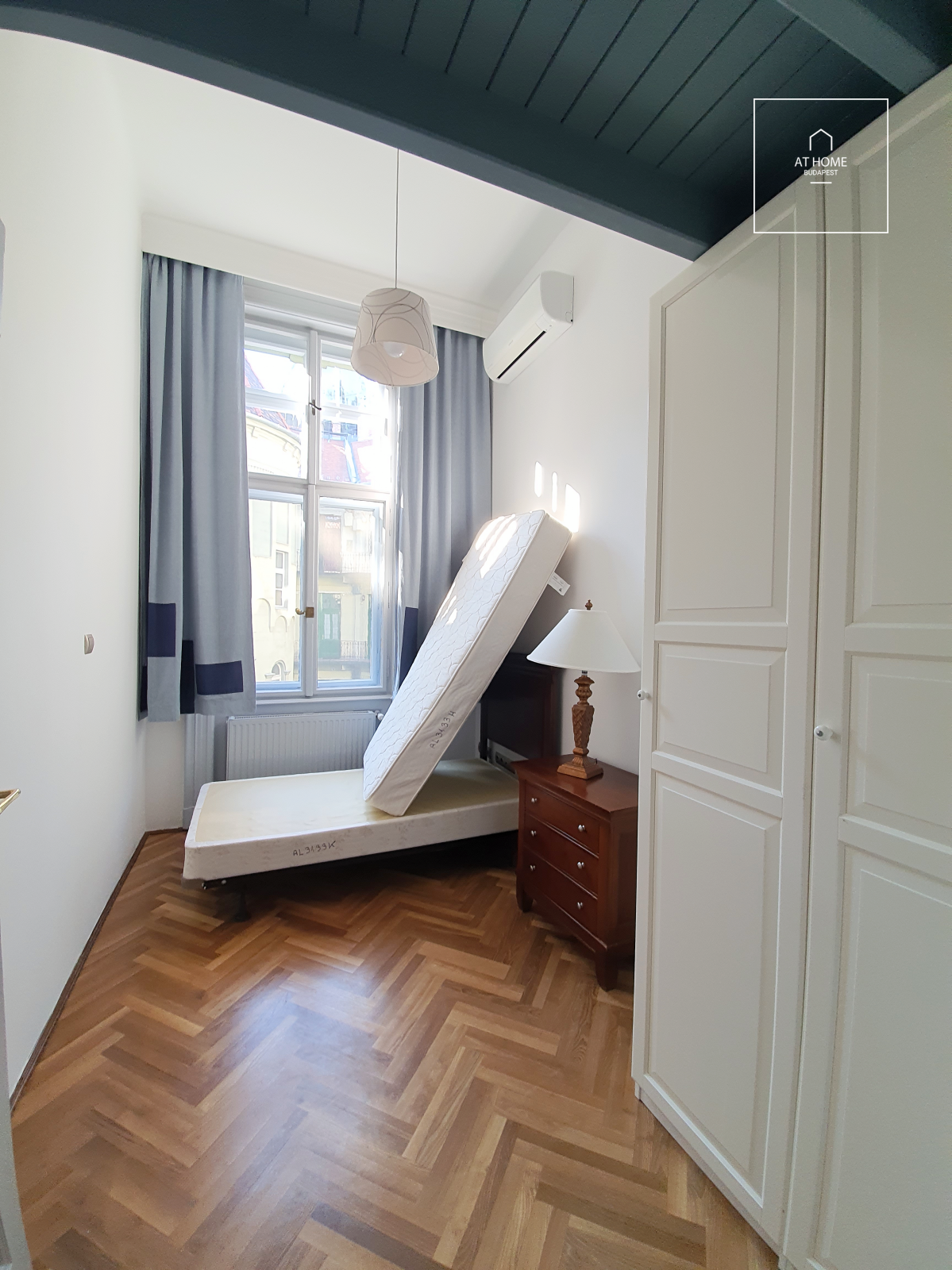 Renovated 202 sqm, 4-bedroom apartment with a terrace near Szabadság Square