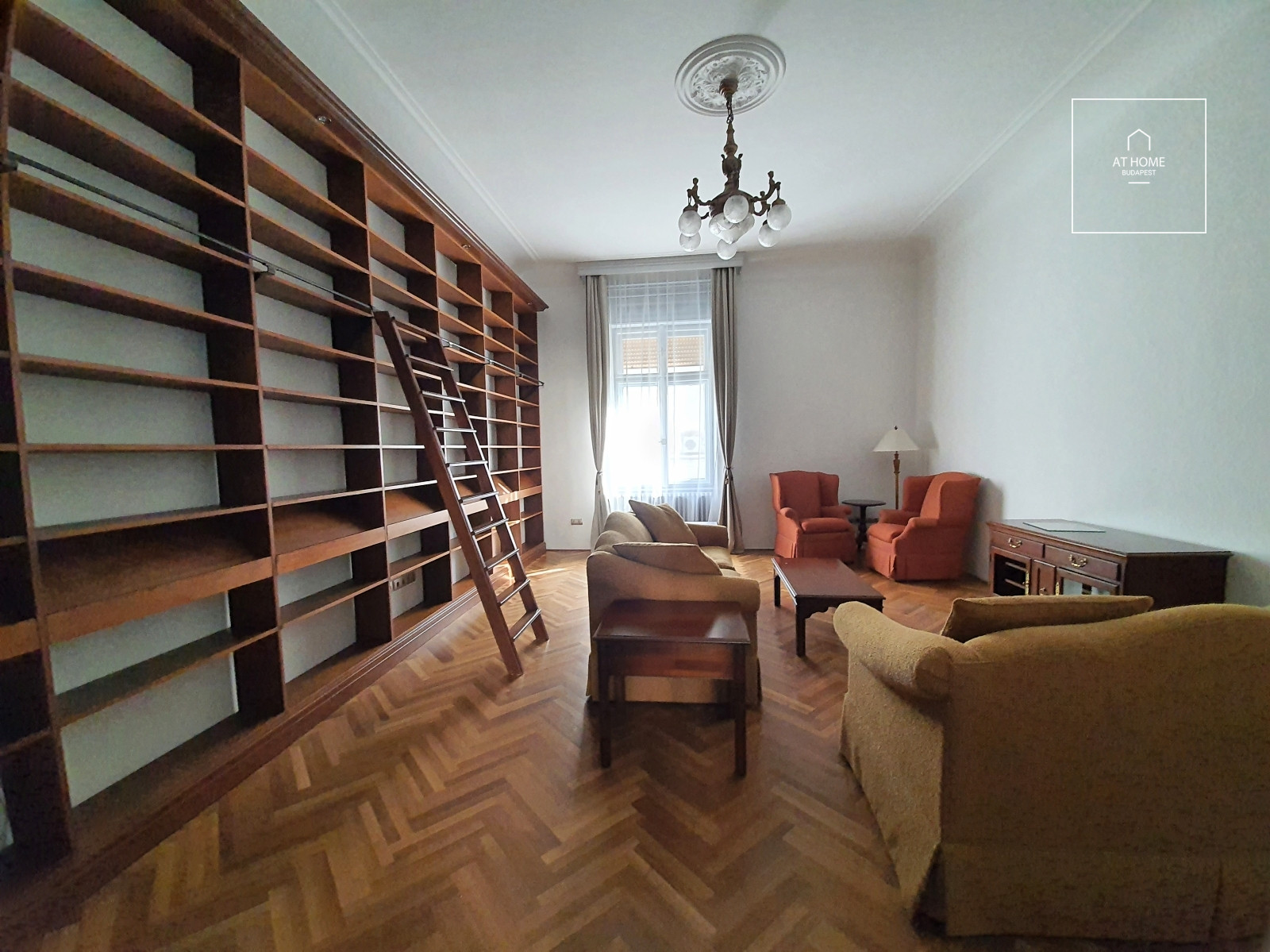 Renovated 202 sqm, 4-bedroom apartment with a terrace near Szabadság Square