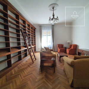 Renovated 202 sqm, 4-bedroom apartment with a terrace near Szabadság Square