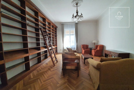Renovated 202 sqm, 4-bedroom apartment with a terrace near Szabadság Square