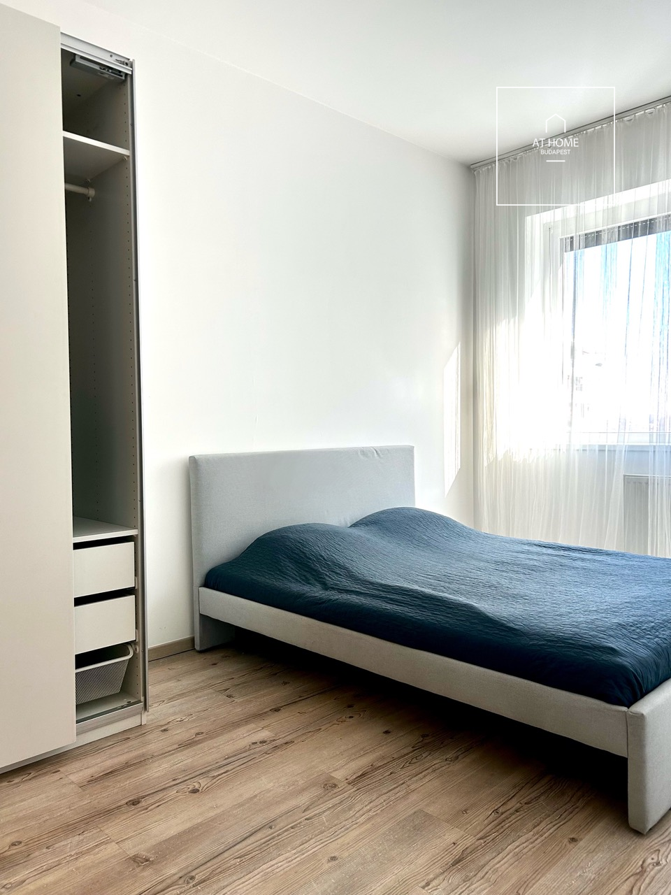 Panoramic 3-bedroom apartment with a balcony, built in 2021, at Budapart