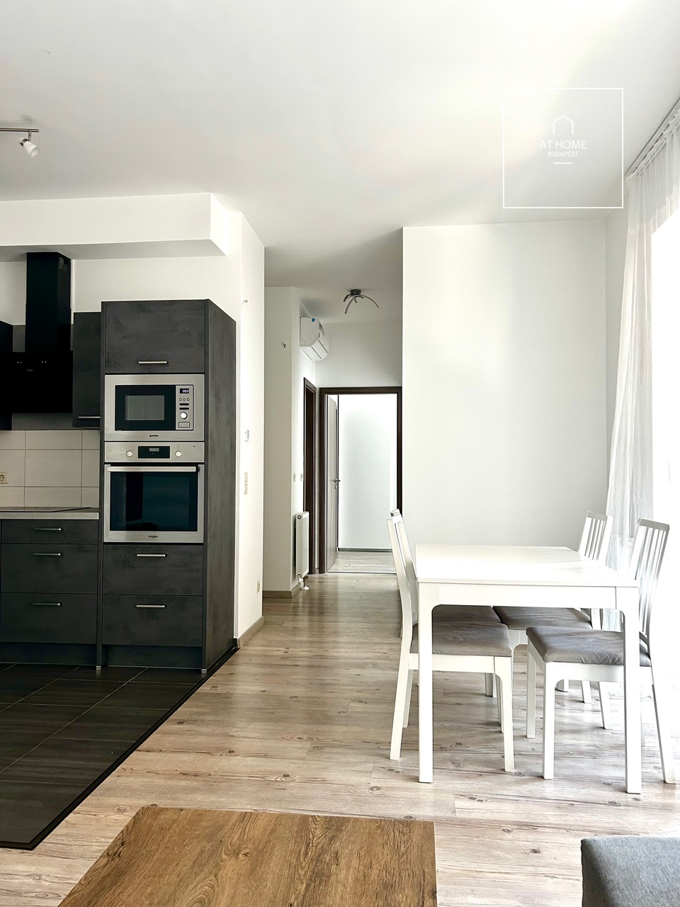 Panoramic 3-bedroom apartment with a balcony, built in 2021, at Budapart