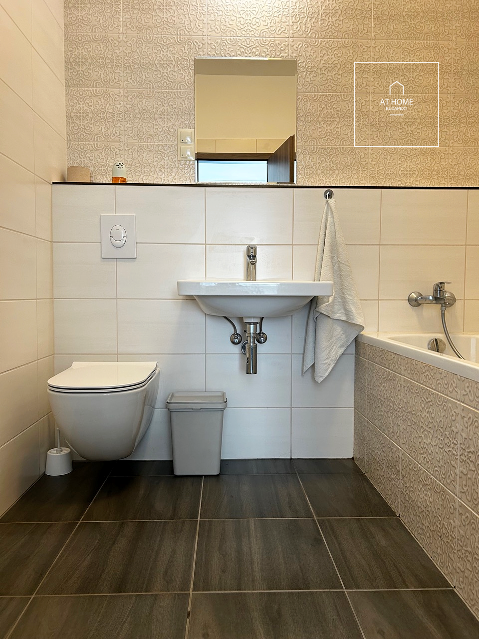 Panoramic 3-bedroom apartment with a balcony, built in 2021, at Budapart