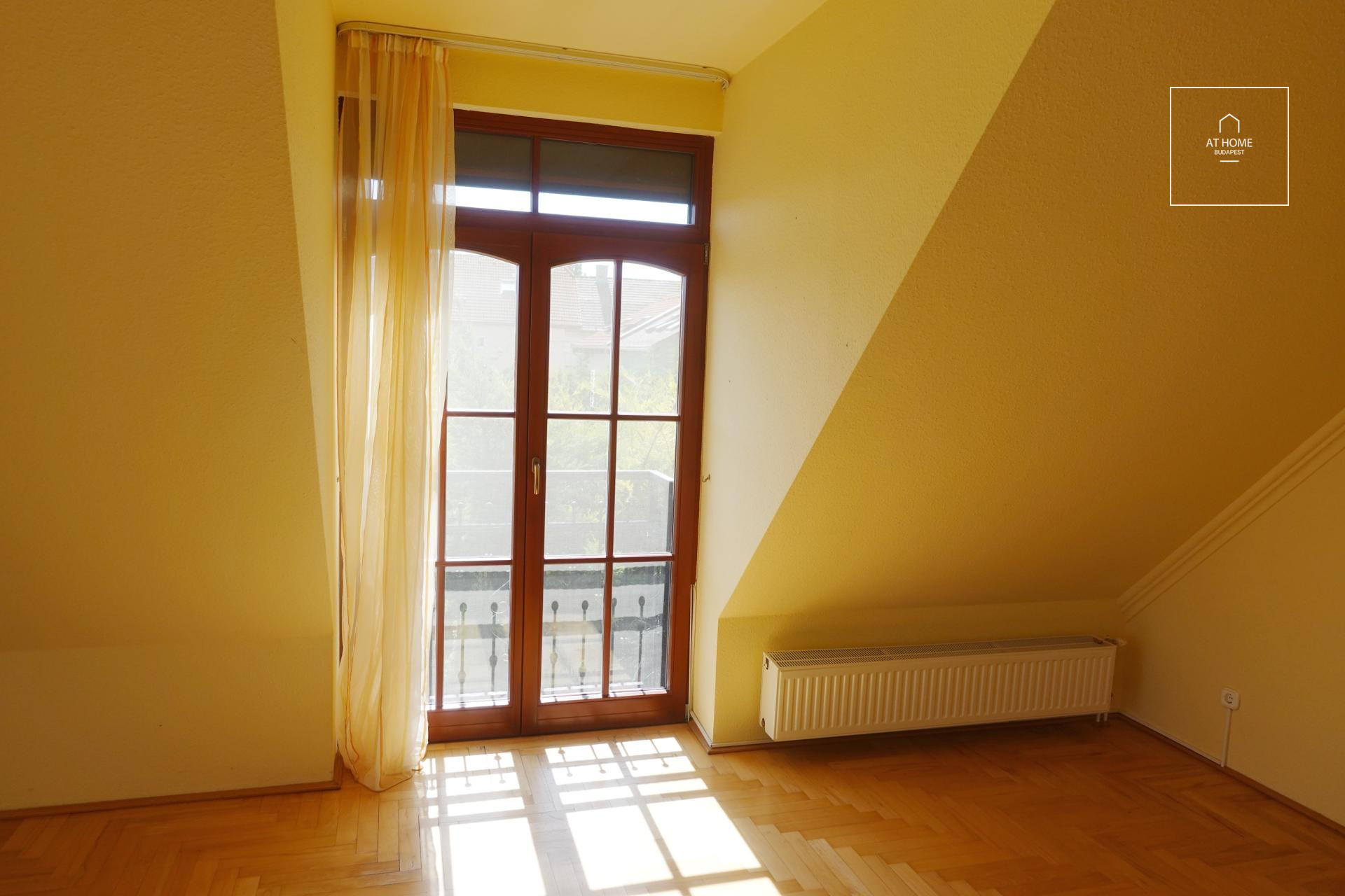 Sunny detached house  Budapest III. district, Táborhegy