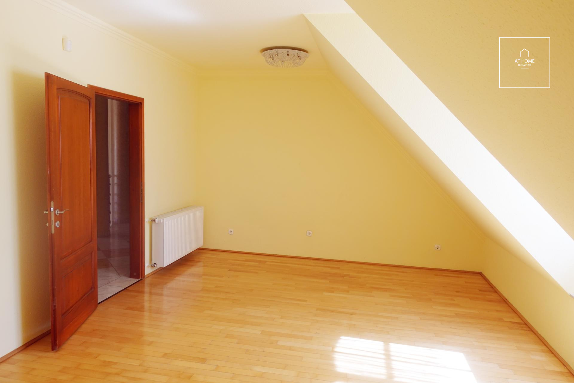 Sunny detached house  Budapest III. district, Táborhegy