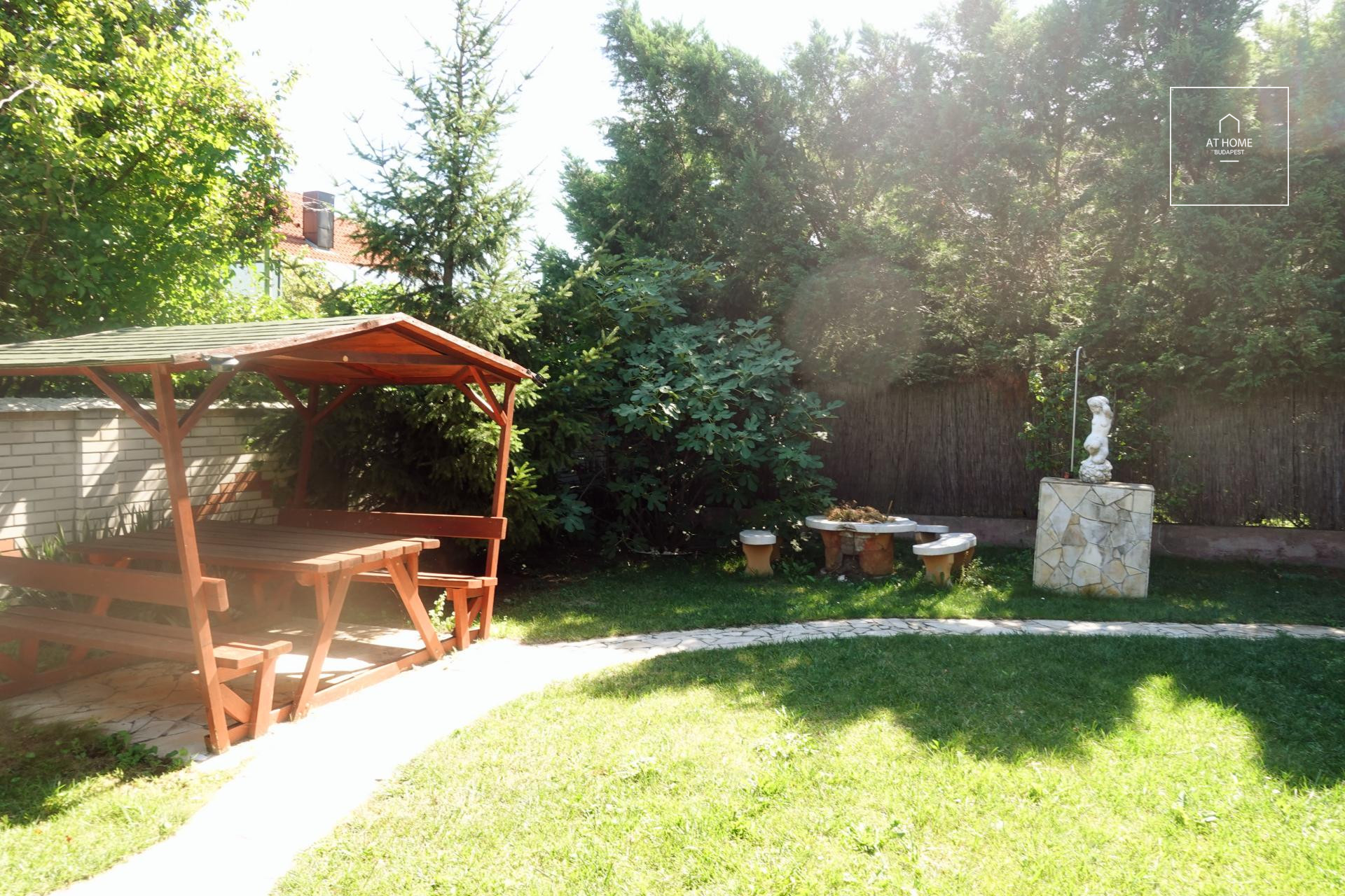 Sunny detached house  Budapest III. district, Táborhegy