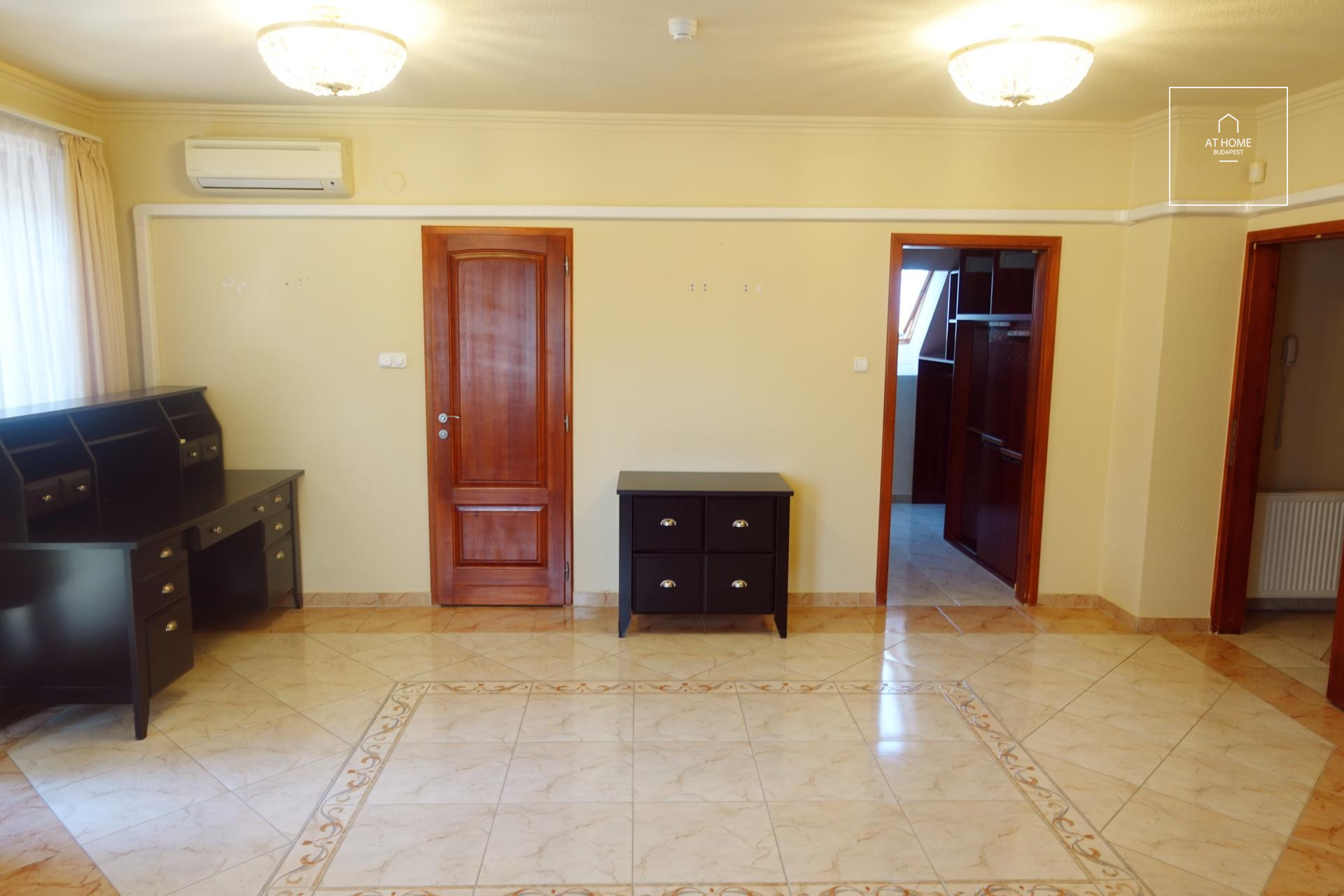 Sunny detached house  Budapest III. district, Táborhegy