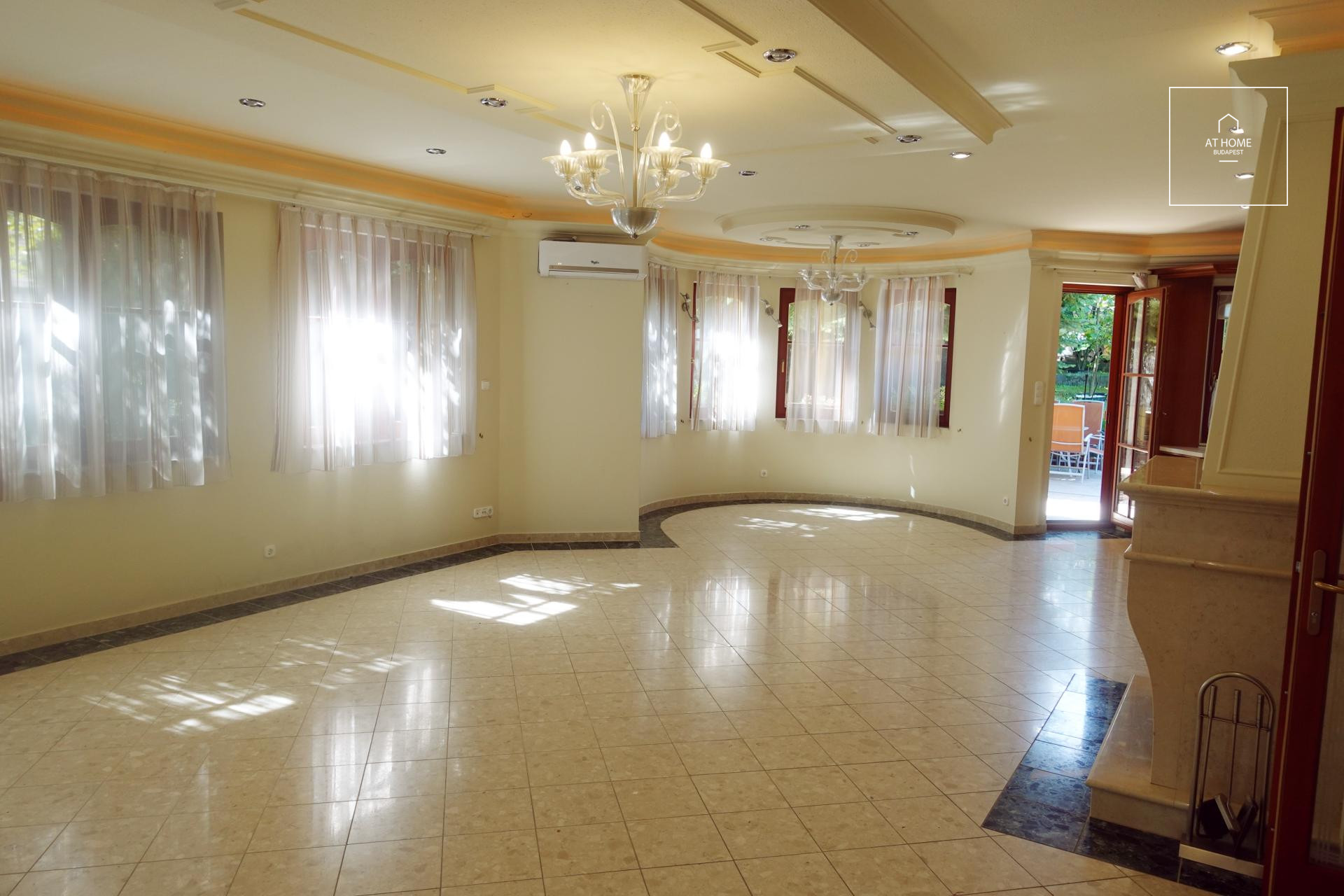 Sunny detached house  Budapest III. district, Táborhegy