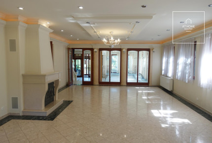 Sunny detached house  Budapest III. district, Táborhegy