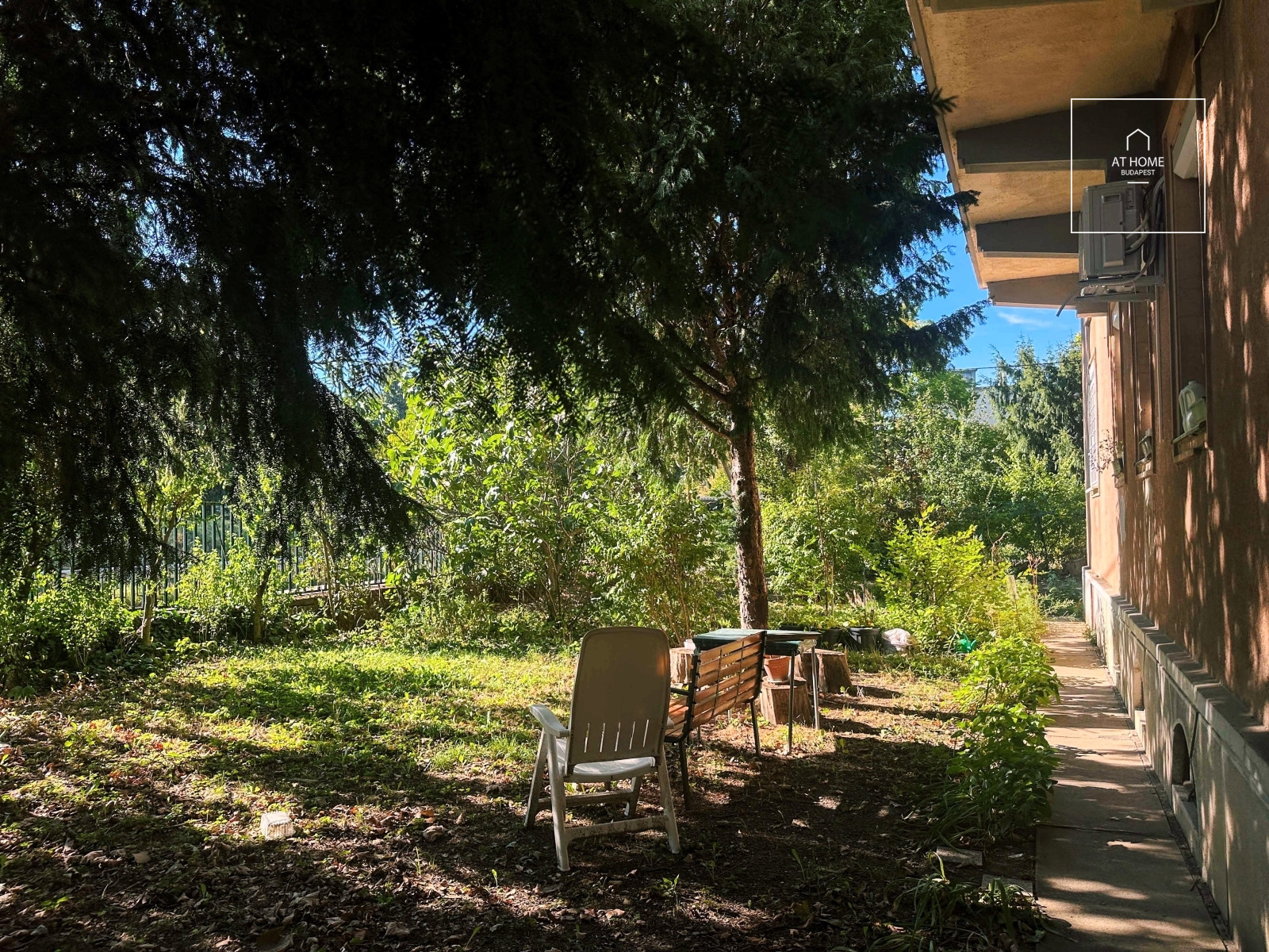 Fully renovated 43 sqm apartment in a leafy area of District II