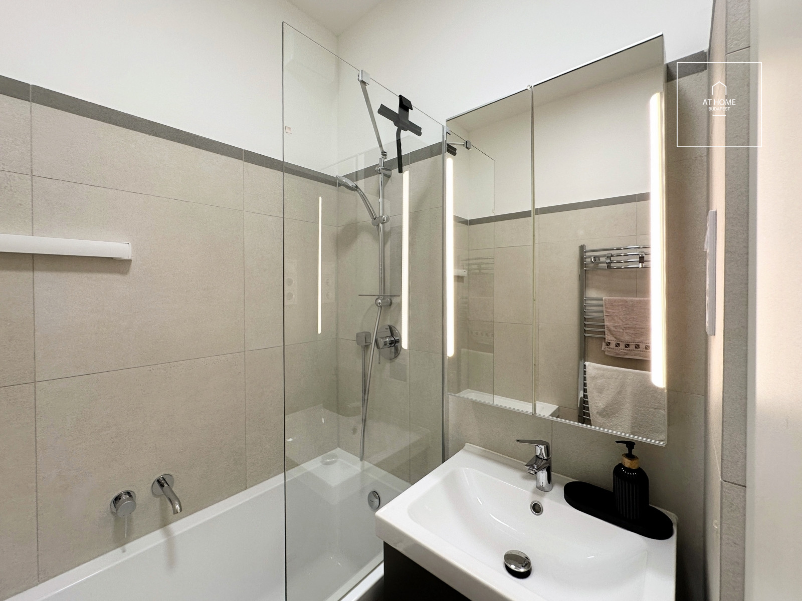 Fully renovated 43 sqm apartment in a leafy area of District II