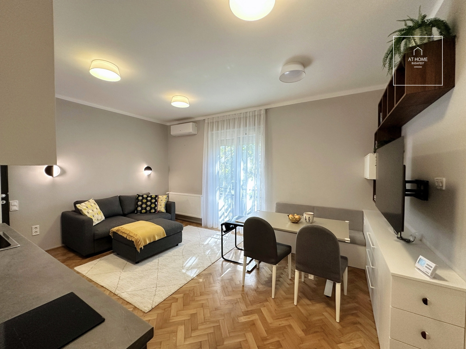 Fully renovated 43 sqm apartment in a leafy area of District II