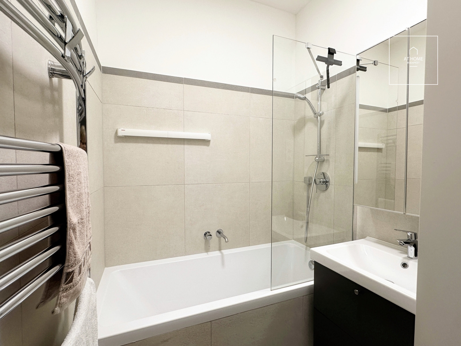 Fully renovated 43 sqm apartment in a leafy area of District II