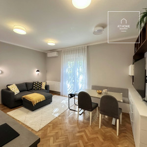 Fully renovated 43 sqm apartment in a leafy area of District II